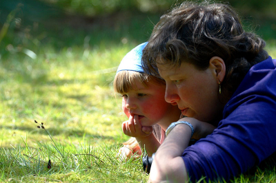 Mijn vrouw had net een vlindertje gefotografeerd, mijn oudste dochter van 3 jaar wilde hem ook even bekijken.