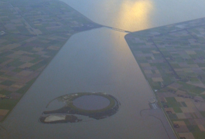 Ik moet eerlijk bekennen dat ik dit bij het eerste zicht wel een bizar stukje Nederlands landschap vond !