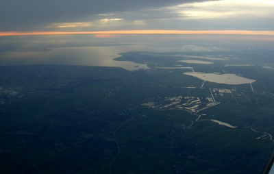 Het Tjeukemeer, in de verte de Grote Brekken en het Brandemeer, als ik het goed voor heb ?