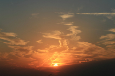Een mooie zonsondergang in Hongarije. Allemaal warme kleuren.