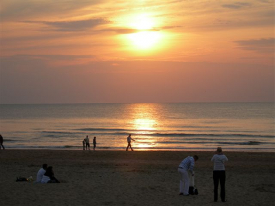 Een prachtige windstille zaterdagavond aan het strand.