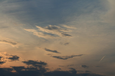Apart gekleurde lucht en wolken. Moeten ze in het vliegtuig ook hebben gedacht :P