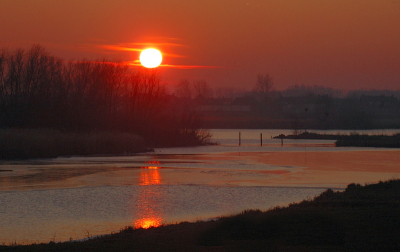 <i class='fa fa-user'></i> Manus | Rivierenlandschap met ondergaande zon  <i class='fa fa-eye'> 236</i>   <i class='fa fa-comment-o'> 4</i>