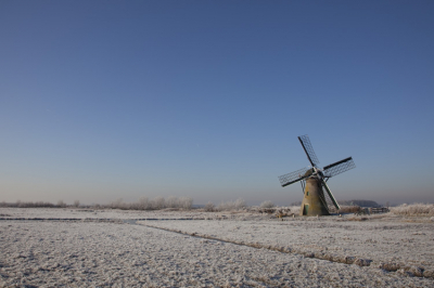 Een mooi, echt hollands winters landschap met molen. Foto gemaakt op kaag eiland, lekker door het landschap kunnen banjeren.