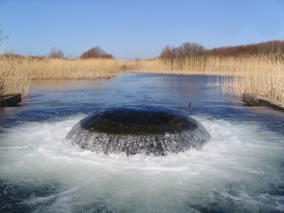 Tijdens een wandeling de waterbel maar eens vast gelegd. Het is toch wel  leuk om te zien hoe ons drinkwater hier omhoog borrelt.