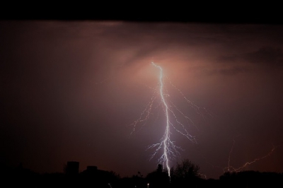Canon 20D Sigma 50-500 op statief. Lage sluitertijd. En veel geluk En veel Bliksem in de lucht. Anders is het ook niet te doen