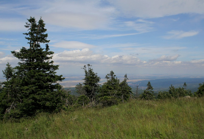 een mooi uitzicht had je op de Brocken in de harz , de Brocken is de hoogste berg van oost-Duitsland , je moet er meet een treintje mee naar boven of lopen , hier een foto boven op de Brocken