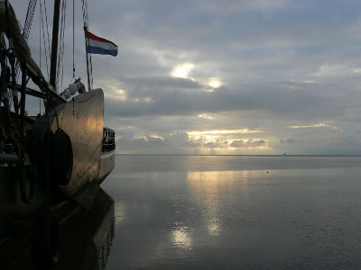 Tijdens het droogliggen op het wad ca. 5 uur s'morgens