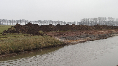 Het talud van deze oude beek is begin 2009 natuurvriendelijk gemaakt. De helling is vlakker en wordt door het waterschap minder gemaaid. Deze taludaanpassing zorgt tevens voor een grotere wateropslag in de beek in natte tijden. Ooit is langs deze beek ijzer gewonnen. Tijdens het uitvoeren van bovengenoemde werkzaamheden was de oergrond goed zichtbaar.